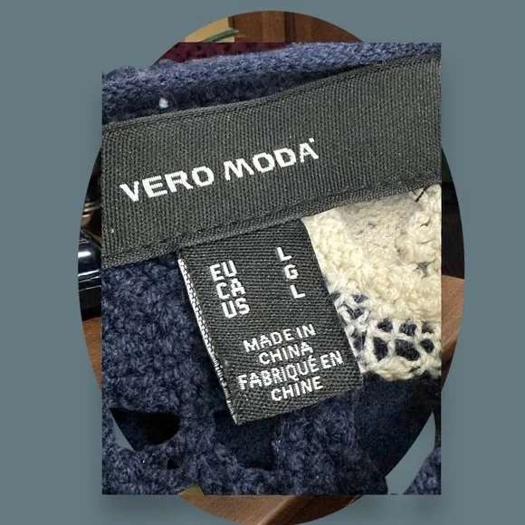 Vero Moda Open Crochet Knit Long Sleeve Sweater Top. Navy/White. Size: Large - Picture 3 of 11